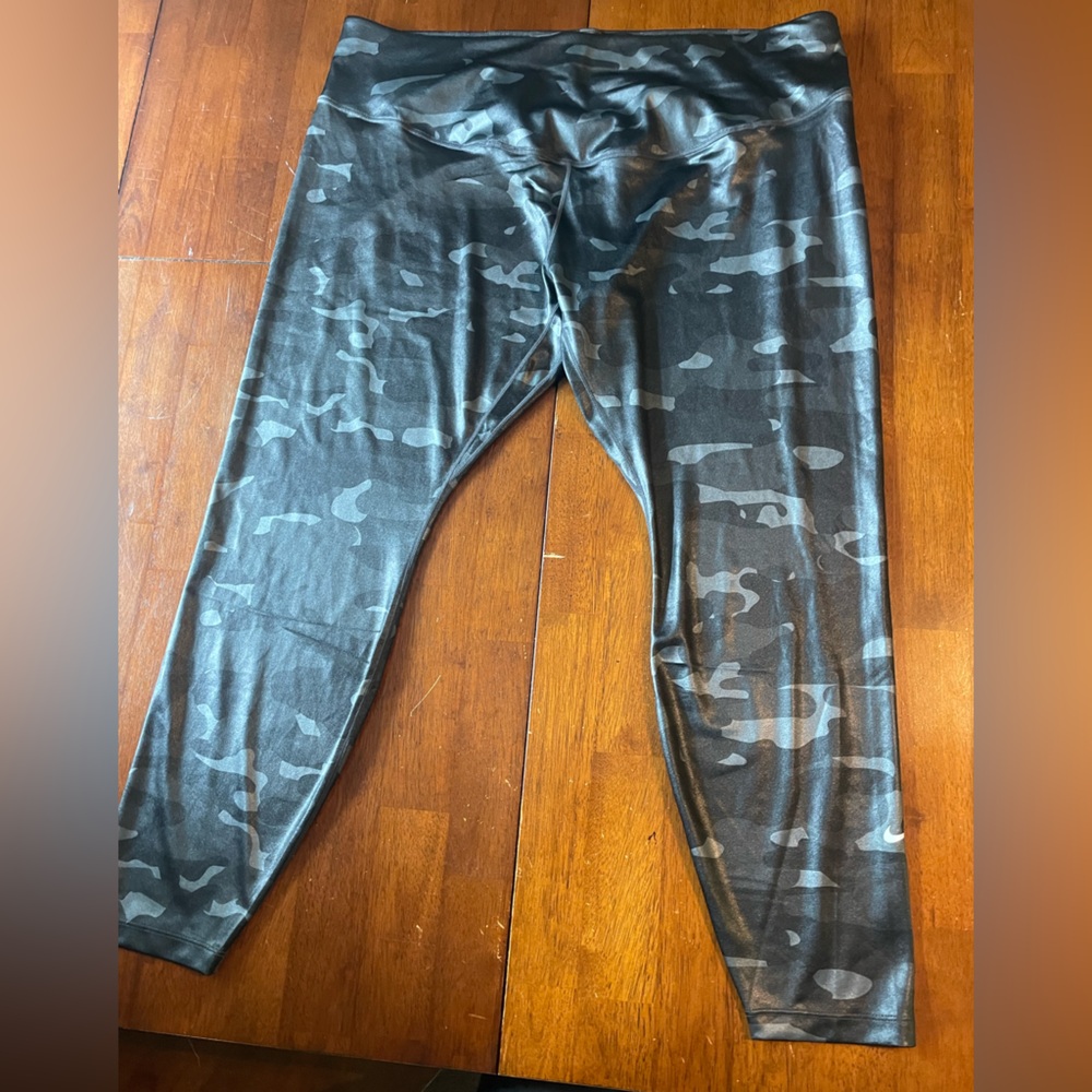 Nike camo leggings